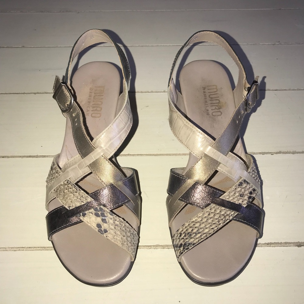 Munro American women’s beige snake print heels